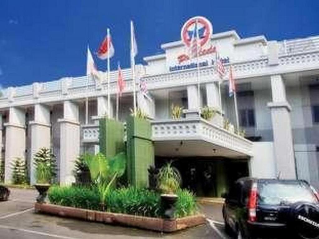 Pardede International Hotel Medan Bagian luar foto